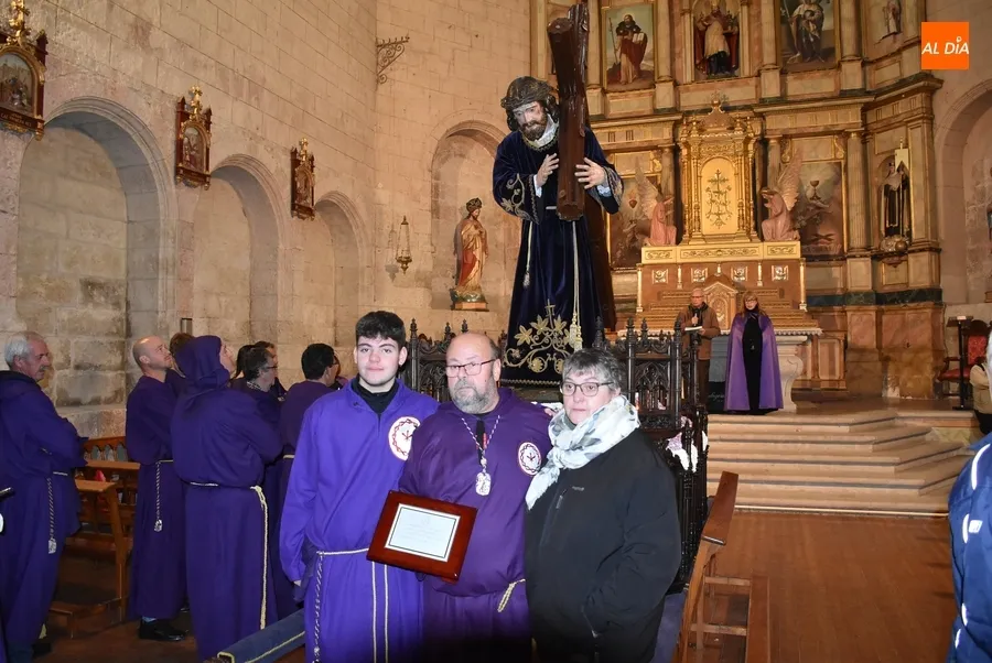 Foto 9 - El Nazareno nombra Cofrade Honor&iacute;fico a Antonio &Aacute;lvarez Mart&iacute;n