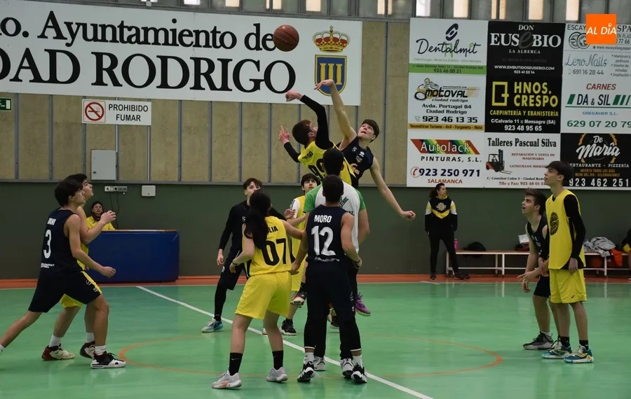 Foto 5 - #M [1-3 MAR] Cara y cruz para los mirobrigenses en la inusual doble cita de basket en Conde de Fox&aacute;