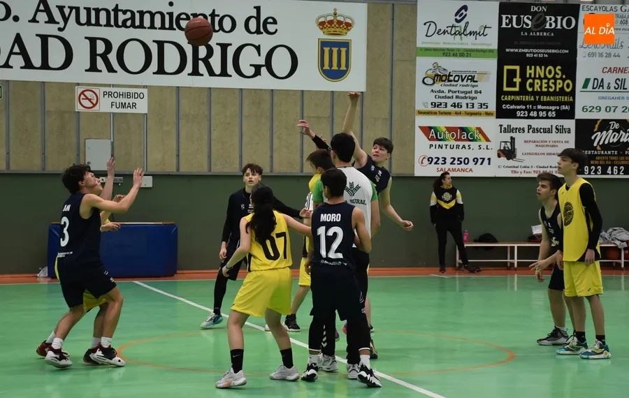 Foto 6 - #M [1-3 MAR] Cara y cruz para los mirobrigenses en la inusual doble cita de basket en Conde de Fox&aacute;
