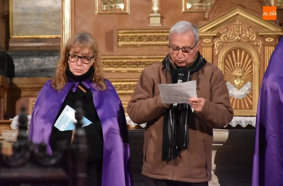 Foto 5 - Trasladado bajo la lluvia el paso de Jes&uacute;s Nazareno hasta el Seminario