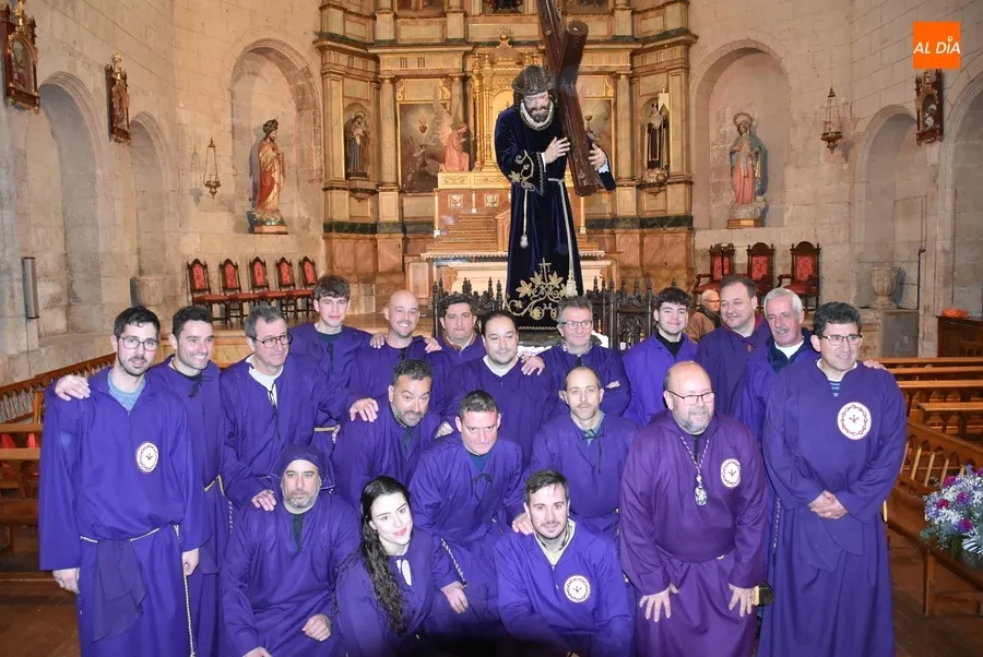 Foto 8 - Trasladado bajo la lluvia el paso de Jes&uacute;s Nazareno hasta el Seminario