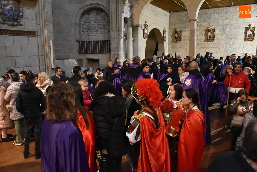 Foto 11 - Trasladado bajo la lluvia el paso de Jes&uacute;s Nazareno hasta el Seminario