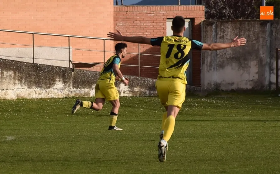 Foto 11 - Dur&iacute;simo correctivo del Mojados al Ciudad Rodrigo, cuyo colch&oacute;n en el liderato ya es historia