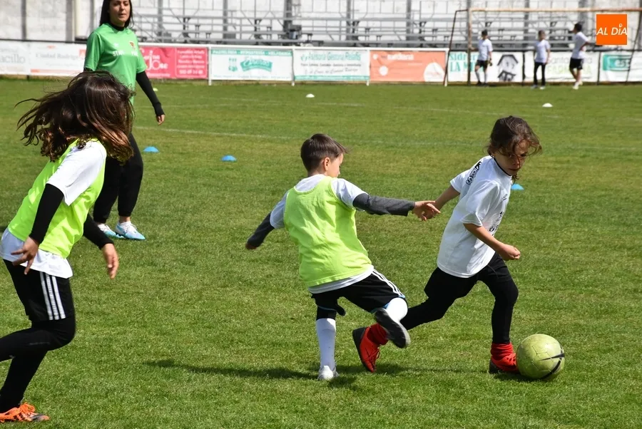 Foto 5 - 50 chavales, entre ellos varios del Pa&iacute;s Vasco, participan en el 3&ordm; Clinic en recuerdo de Ricardo S&aacute;nchez