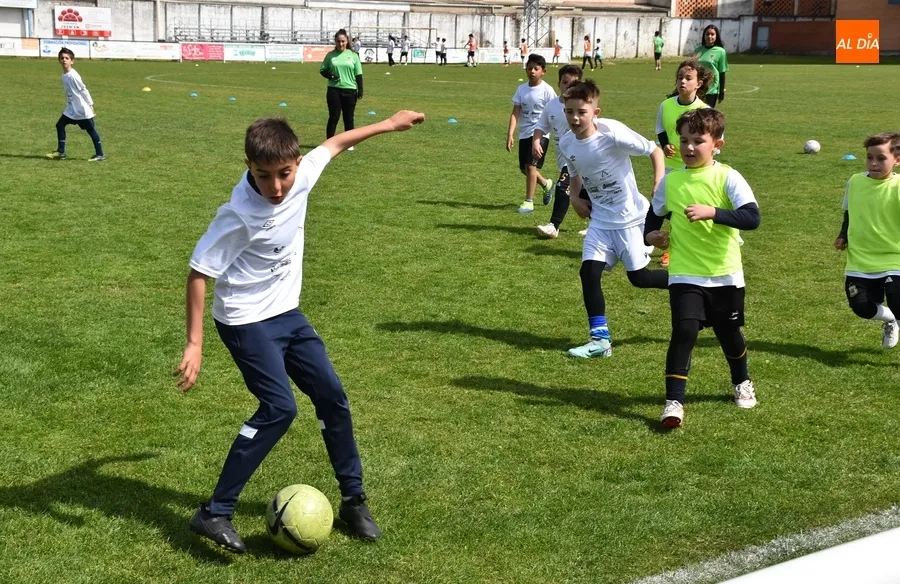 Foto 6 - 50 chavales, entre ellos varios del Pa&iacute;s Vasco, participan en el 3&ordm; Clinic en recuerdo de Ricardo S&aacute;nchez