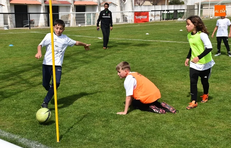 Foto 8 - 50 chavales, entre ellos varios del Pa&iacute;s Vasco, participan en el 3&ordm; Clinic en recuerdo de Ricardo S&aacute;nchez