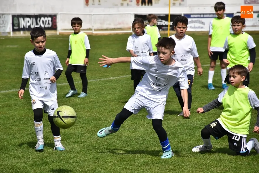 Foto 10 - 50 chavales, entre ellos varios del Pa&iacute;s Vasco, participan en el 3&ordm; Clinic en recuerdo de Ricardo S&aacute;nchez
