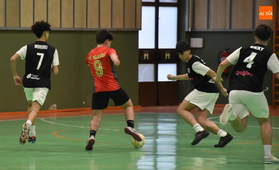 Foto 2 - Kinkis FC y Gruya FC jugar&aacute;n la final de la Farinato League
