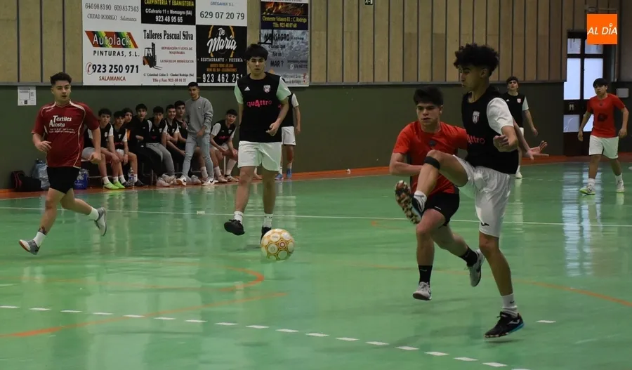 Foto 4 - Kinkis FC y Gruya FC jugar&aacute;n la final de la Farinato League