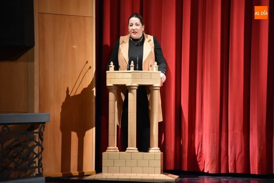 Foto 2 - Aplaudid&iacute;sima sesi&oacute;n de mon&oacute;logos de los alumnos del Taller de Teatro Intergeneracional