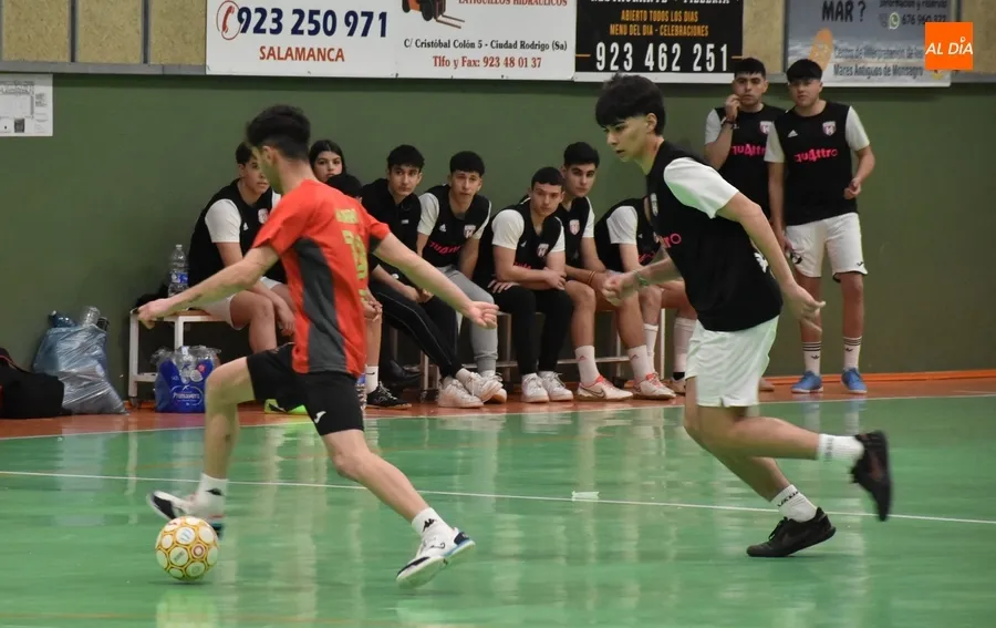 Foto 5 - Kinkis FC y Gruya FC jugar&aacute;n la final de la Farinato League