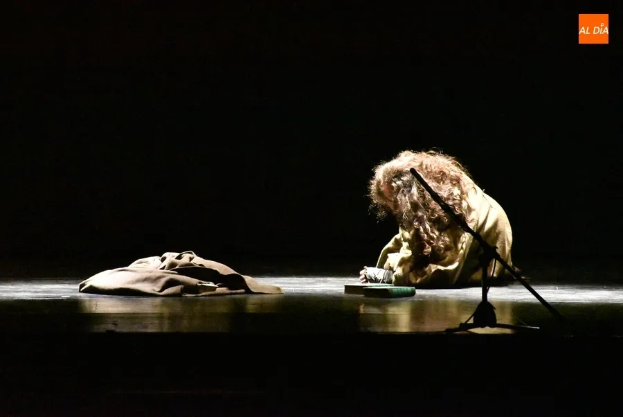 Foto 5 - Aplaudid&iacute;sima sesi&oacute;n de mon&oacute;logos de los alumnos del Taller de Teatro Intergeneracional