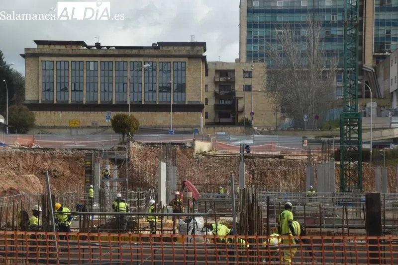 El futuro edificio de consultas de Salamanca va tomando forma | FOTOS: V. Martins 