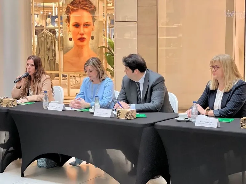 Empresas, familiares y pacientes de cáncer han abordado el impacto laboral que supone un diagnóstico de esta enfermedad