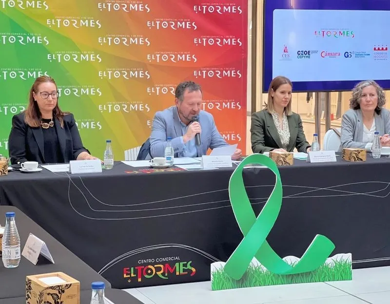 Empresas, familiares y pacientes de cáncer han abordado el impacto laboral que supone un diagnóstico de esta enfermedad