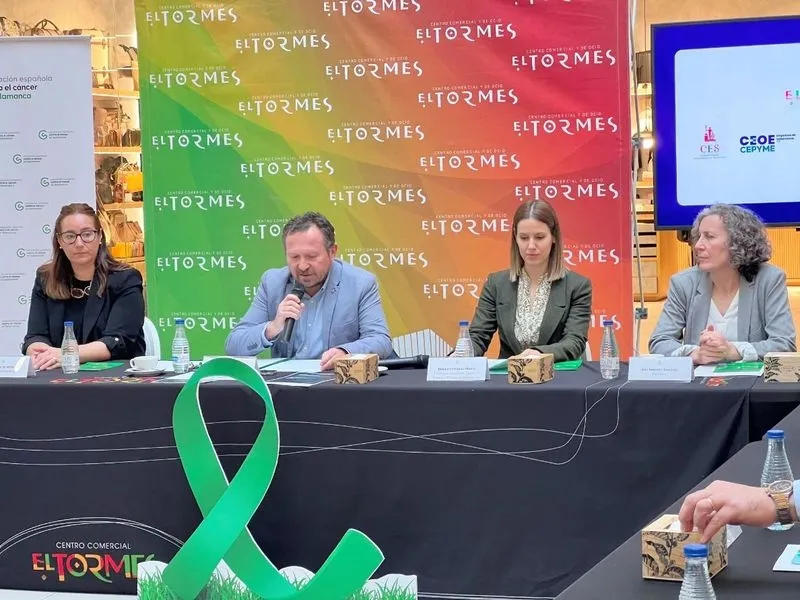 Empresas, familiares y pacientes de cáncer han abordado el impacto laboral que supone un diagnóstico de esta enfermedad