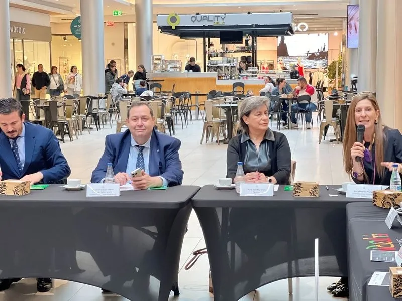 Empresas, familiares y pacientes de cáncer han abordado el impacto laboral que supone un diagnóstico de esta enfermedad