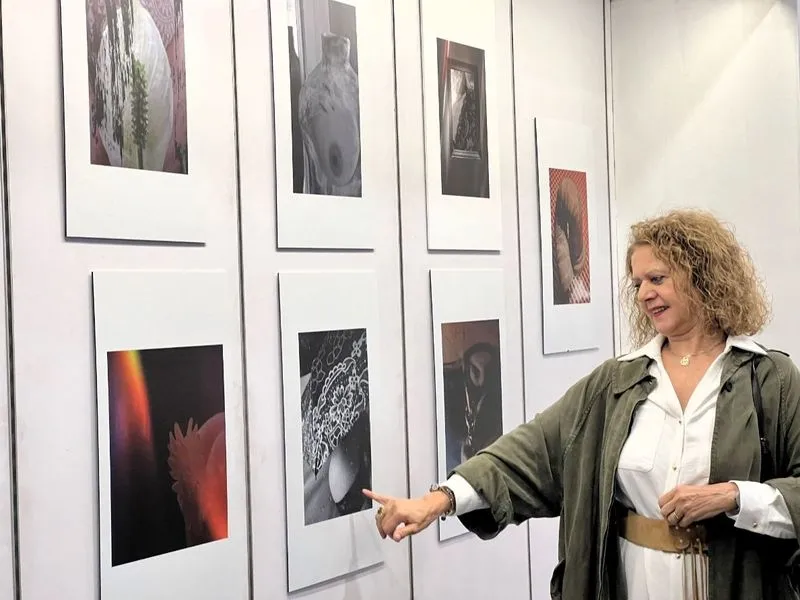 Inauguración en el Centro Comercial El Tormes de la exposición de fotoescaparatismo ‘Mujer imperfecta’, de Lucía Vicente Ezcurra 