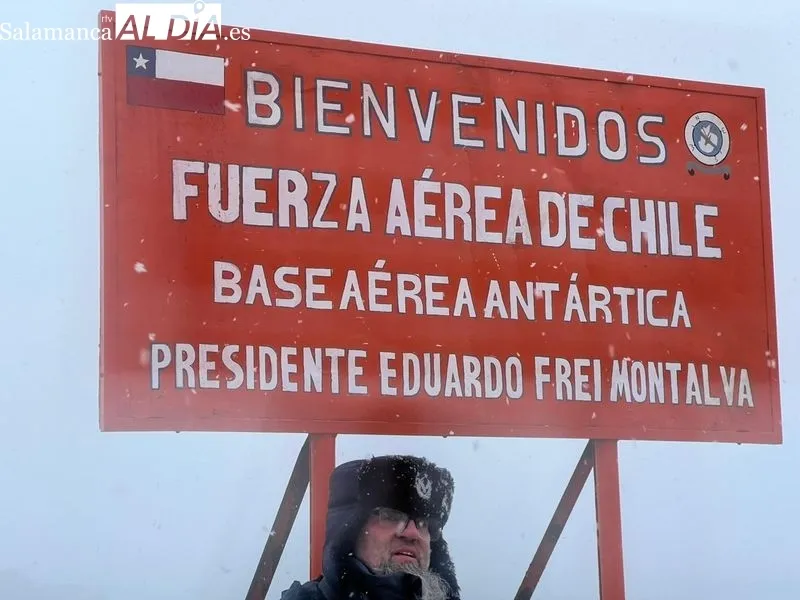 Javier Martín Rodríguez, periodista salmantino y director de la Agencia EFE en Chile, primer periodista del planeta en realizar una conexión en vivo internacional a través de la red 5G desde la Antártida. Fotos J. M.
