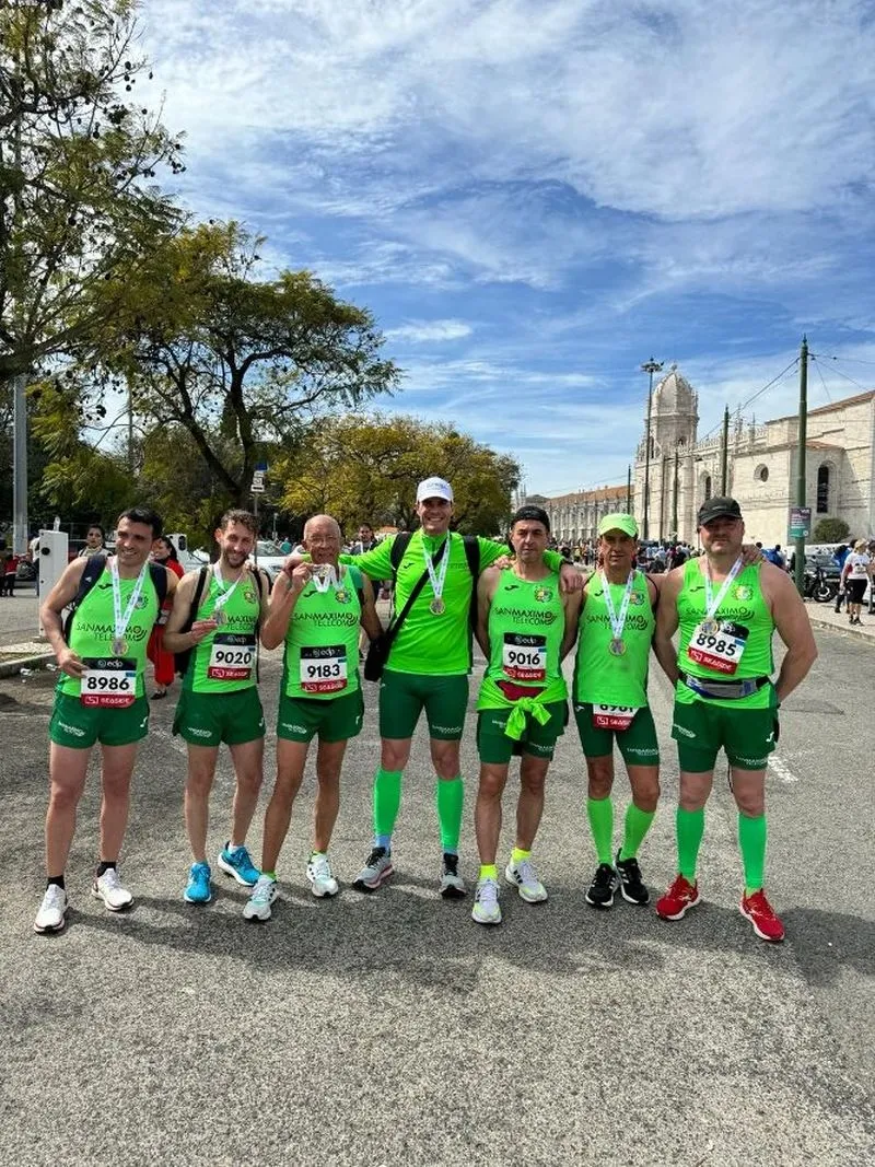 Miembros del Club De Running San Máximo Telecom en la media maratón de Lisboa