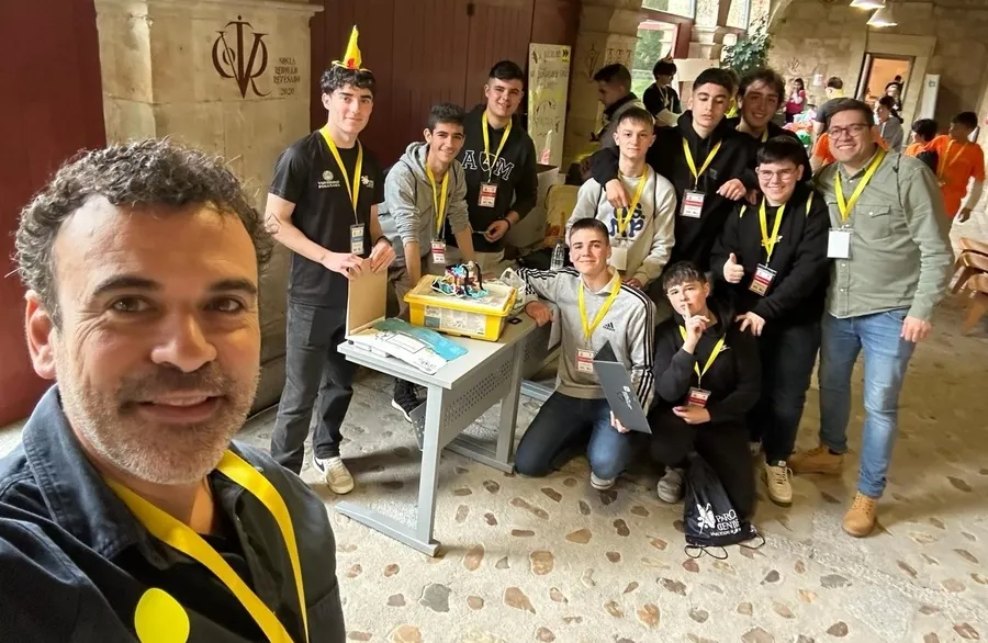 Foto 3 - Los equipos de San Francisco y el IES Tierra disfrutan de la experiencia de la First Lego League