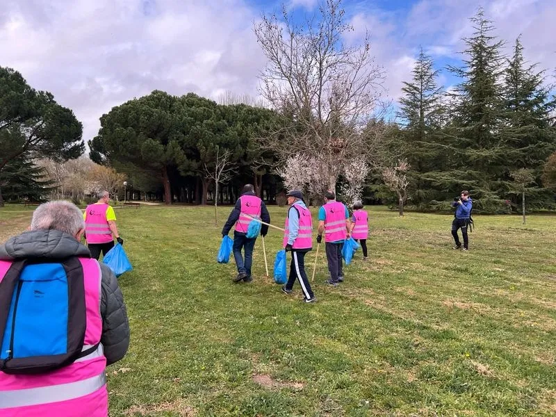 Recogida de residuos en la ribera del río Tormes. Fotos: @aytosalamanca