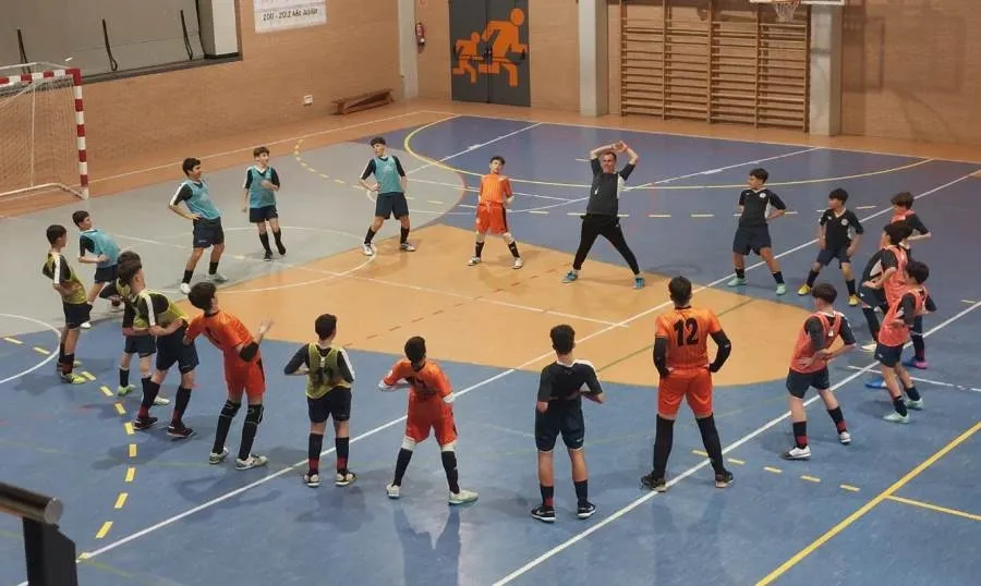 Foto 3 - Rub&eacute;n S&aacute;nchez Egido se pone por 1&ordf; vez la camiseta de la Selecci&oacute;n de Castilla y Le&oacute;n