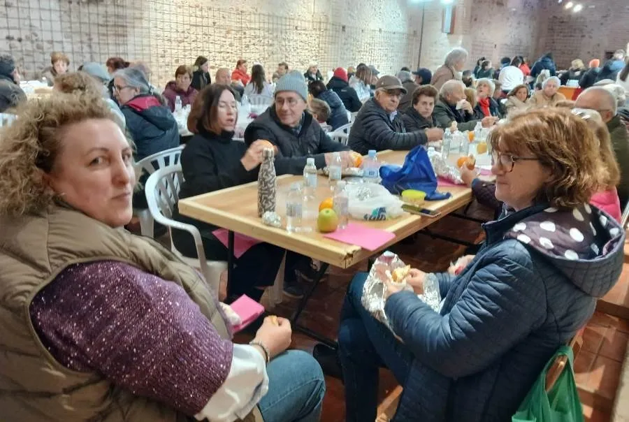Foto 11 - &Eacute;xito de la Operaci&oacute;n Bocata en Sancti-Sp&iacute;ritus rozando los 250 bocadillos repartidos