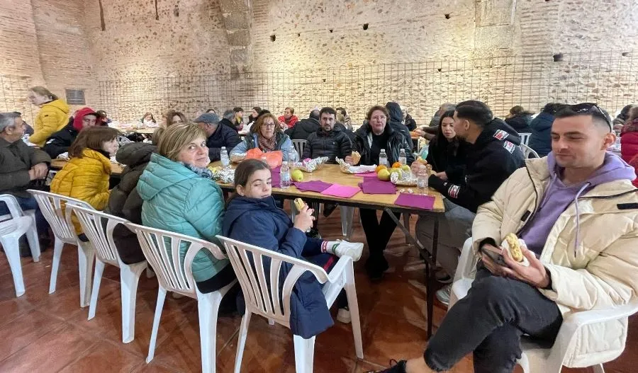 Foto 5 - &Eacute;xito de la Operaci&oacute;n Bocata en Sancti-Sp&iacute;ritus rozando los 250 bocadillos repartidos