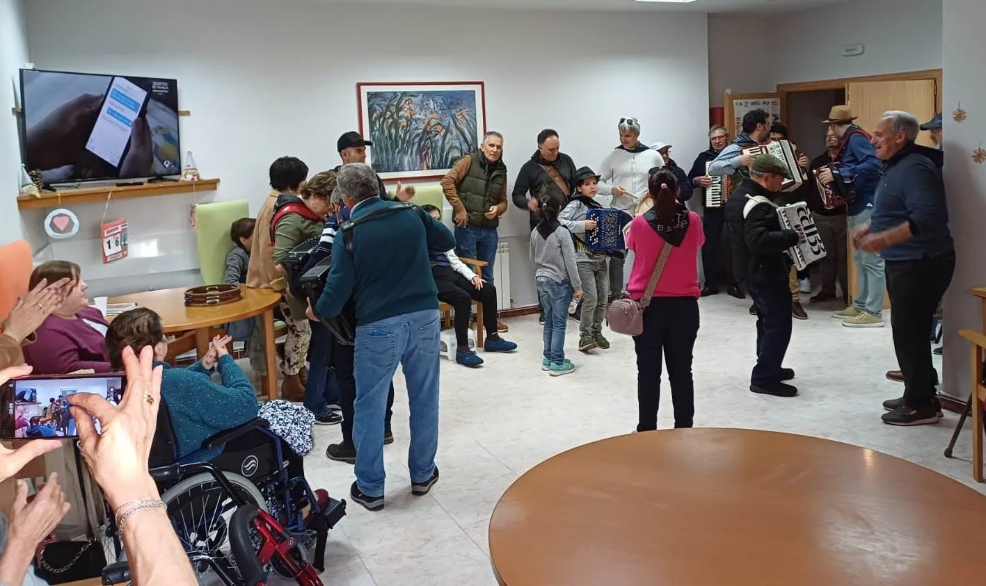 Foto 3 - El Sah&uacute;go exalta la m&uacute;sica tradicional de la mano de un nutrido grupo de acordeonistas