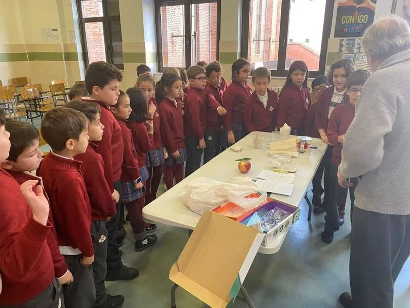 Foto 8 - Taller de salud bucodental de los alumnos de 2&ordm; de Primaria del colegio San Juan Bosco