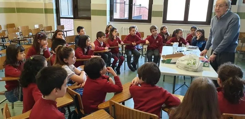 Foto 6 - Taller de salud bucodental de los alumnos de 2&ordm; de Primaria del colegio San Juan Bosco