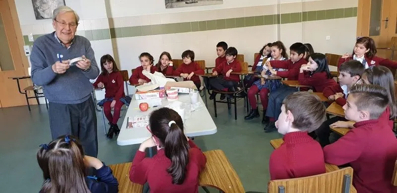 Foto 4 - Taller de salud bucodental de los alumnos de 2&ordm; de Primaria del colegio San Juan Bosco