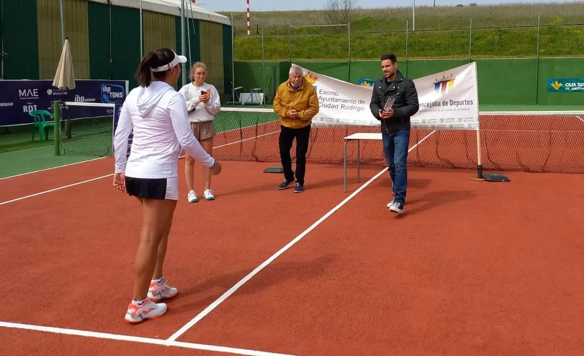 Foto 3 - La madrile&ntilde;a Marina Benito se impone en la final femenina del Open de Ciudad Rodrigo