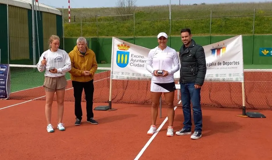 Foto 2 - La madrile&ntilde;a Marina Benito se impone en la final femenina del Open de Ciudad Rodrigo