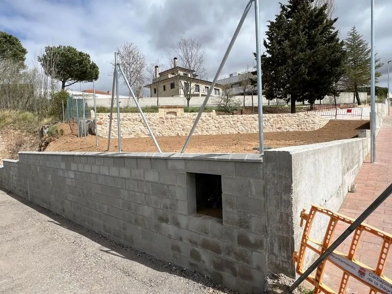 Foto 4 - El Ayuntamiento de Carbajosa completa la recuperaci&oacute;n del parque de la Fuente de Valdehigal