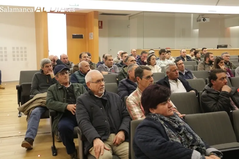 La plataforma Unión por la Ganadería informaba de las acciones a llevar a cabo para que se modifique el Plan Nacional de Erradicación de la Tuberculosis Bovina / CORRAL