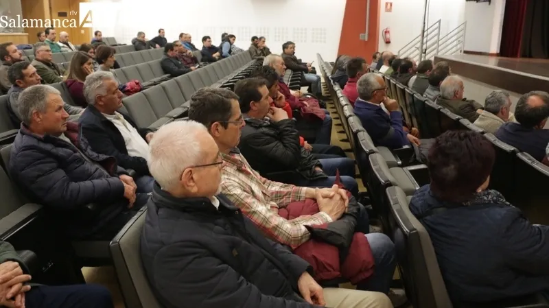 La plataforma Unión por la Ganadería informaba de las acciones a llevar a cabo para que se modifique el Plan Nacional de Erradicación de la Tuberculosis Bovina / CORRAL