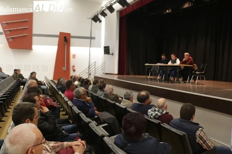 La plataforma Unión por la Ganadería informaba de las acciones a llevar a cabo para que se modifique el Plan Nacional de Erradicación de la Tuberculosis Bovina / CORRAL