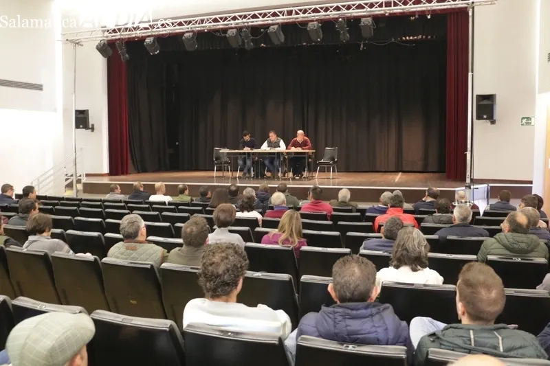 La plataforma Unión por la Ganadería informaba de las acciones a llevar a cabo para que se modifique el Plan Nacional de Erradicación de la Tuberculosis Bovina / CORRAL