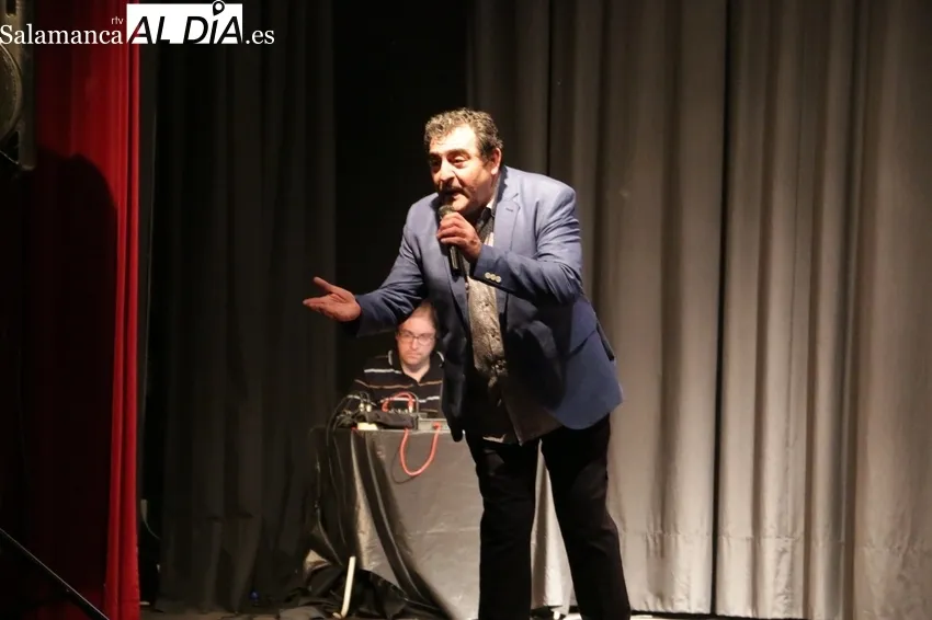 Actuación musical y de humor de Javier Lázaro en el Centro Cultural / CORRAL 