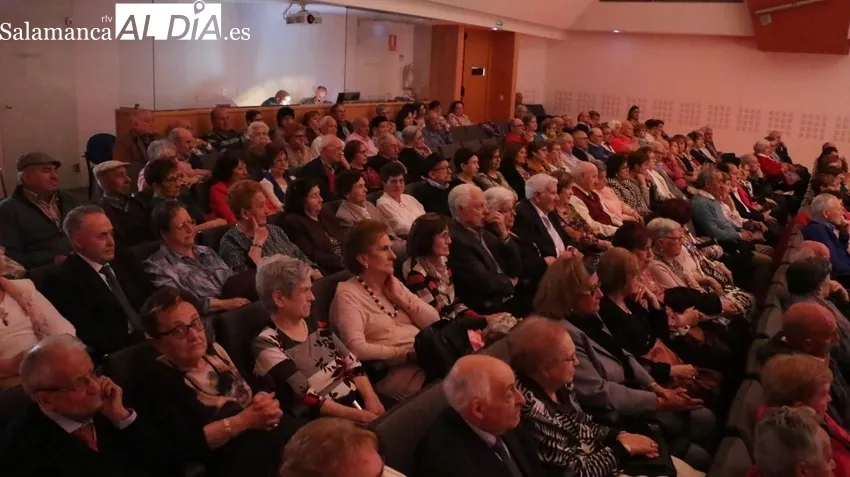 Actuación musical y de humor de Javier Lázaro en el Centro Cultural / CORRAL 