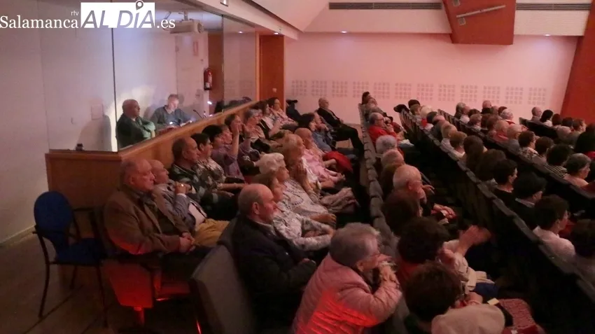 Actuación musical y de humor de Javier Lázaro en el Centro Cultural / CORRAL 