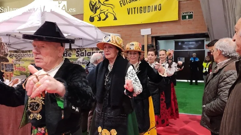 Buen ambiente en la XV Feria Multisectorial y Agroalimentaria de Vitigudino en el pabellón de deportes municipal / CORRAL