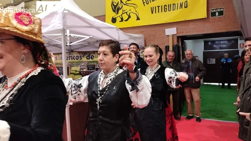 Buen ambiente en la XV Feria Multisectorial y Agroalimentaria de Vitigudino en el pabellón de deportes municipal / CORRAL