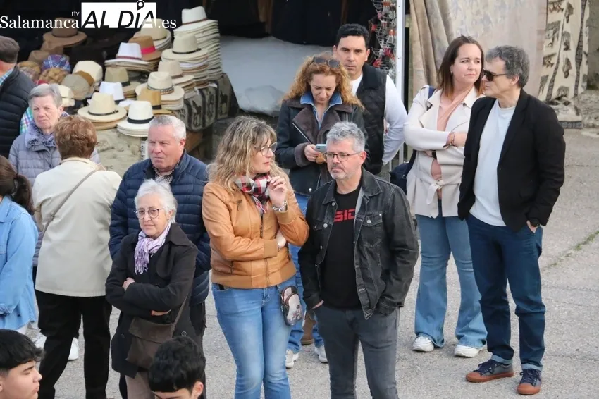 Los paseos en calesa y la actuación del grupo de flamenco Alboreá animaban la tarde en Bañobárez / CORRAL