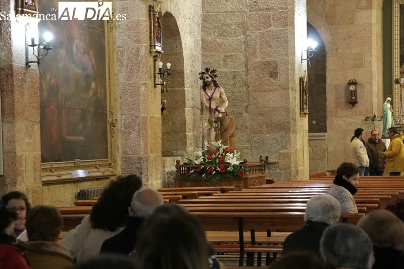 Procesión del Via Crucis en Vitigudino con el Cristo de los Faroles / CORRAL 