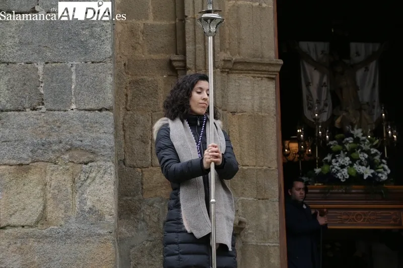 Procesión del Via Crucis en Vitigudino con el Cristo de los Faroles / CORRAL 