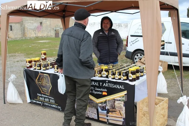Mucho frío en Trabanca durante el mercadillo de este mes de marzo / SILVESTRE