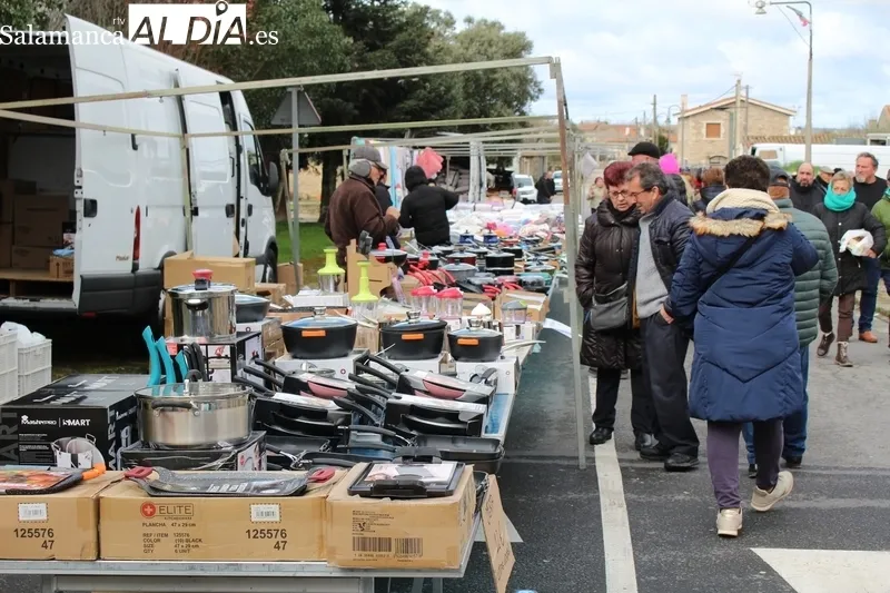 Mucho frío en Trabanca durante el mercadillo de este mes de marzo / SILVESTRE